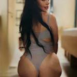 Anastasia 29, eine geile Granate im Bett. Bild