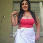 Donatella, eine Milf mit große Brust. Bild