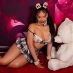 Latina Shayna, mit dem Top-Service Bild