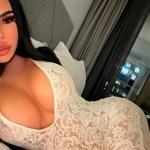Kim, bildhübsche Frau von 22 Jahren.
