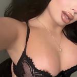 Kim, bildhübsche Frau von 22 Jahren.